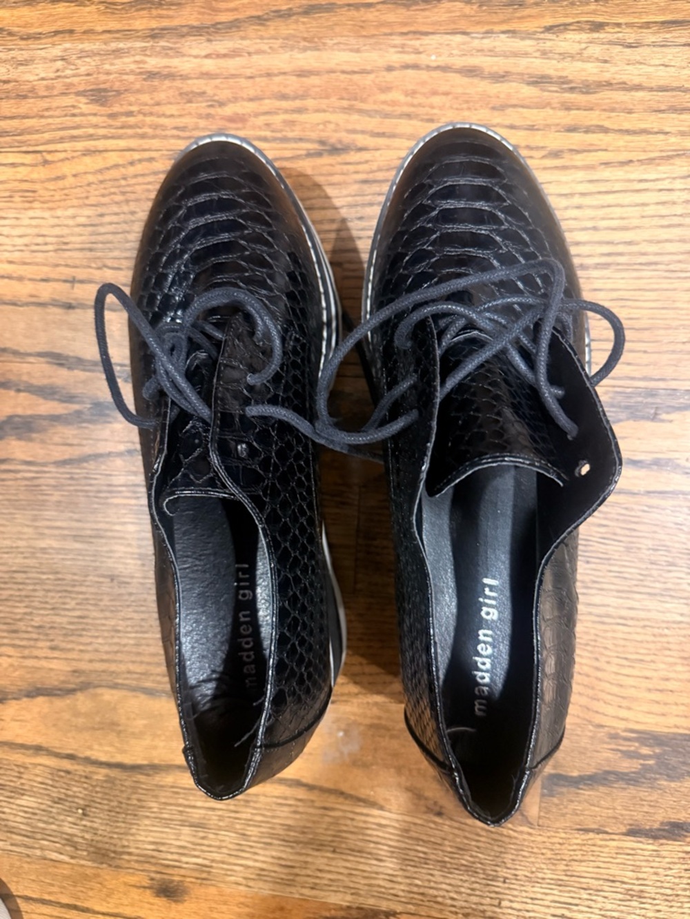 Madden Girl Black Faux-Snake Platform Oxfords with White Trim - Picture 5 of 8